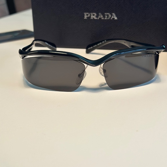 Prada sunglasses - Picture 7 of 10